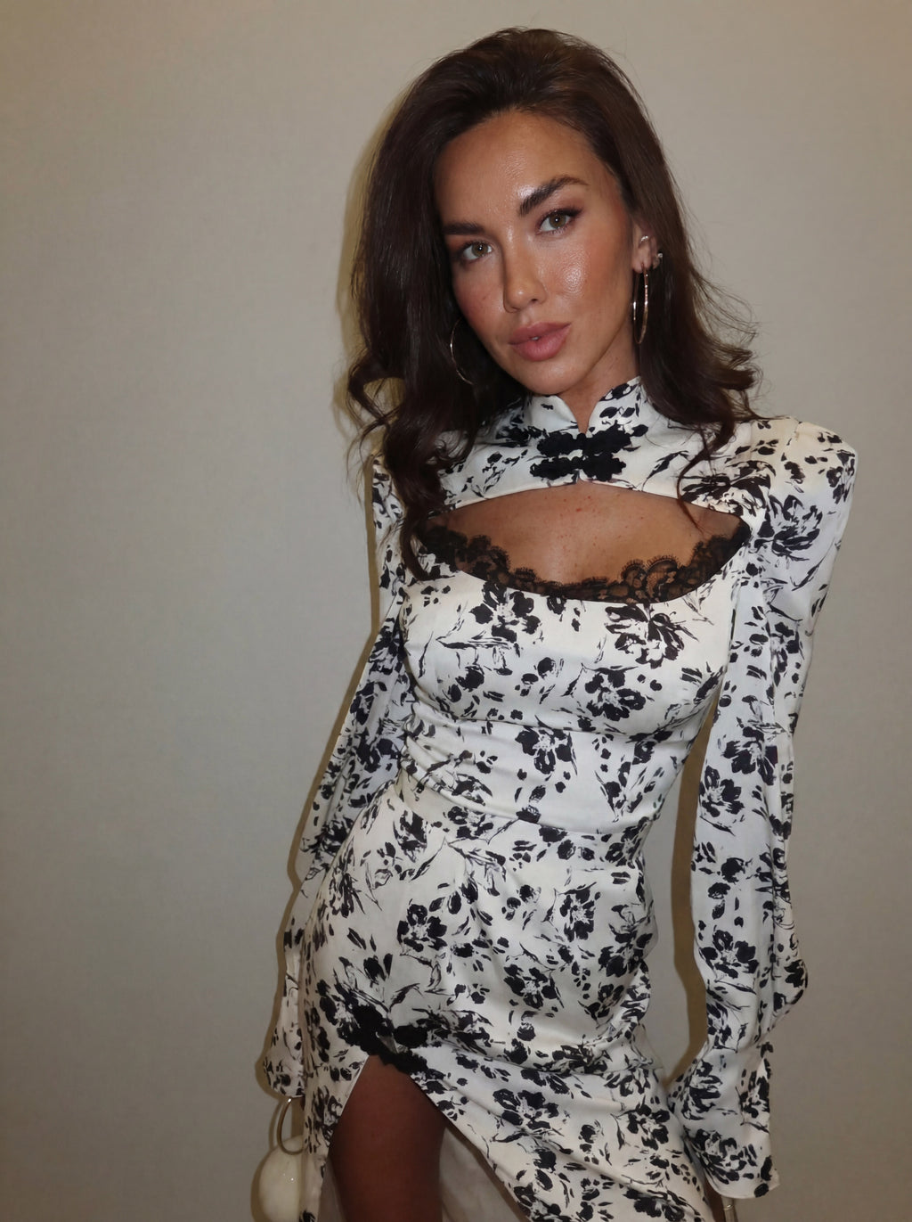 Black and White Floral Lace Cutout Maxi Dress – Long Sleeve Waist-Cinching Split Gown