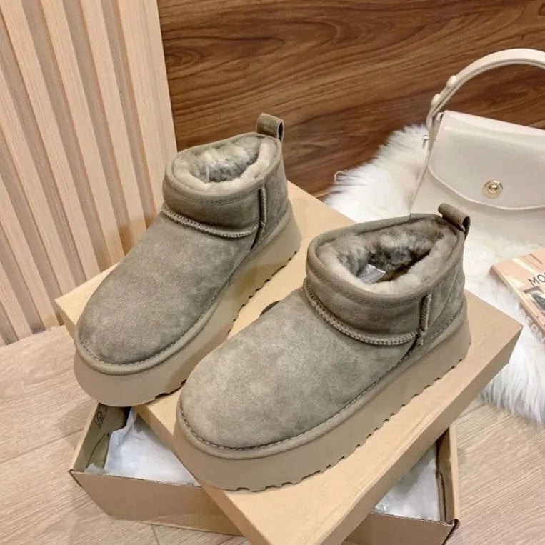 SHORT UGGS