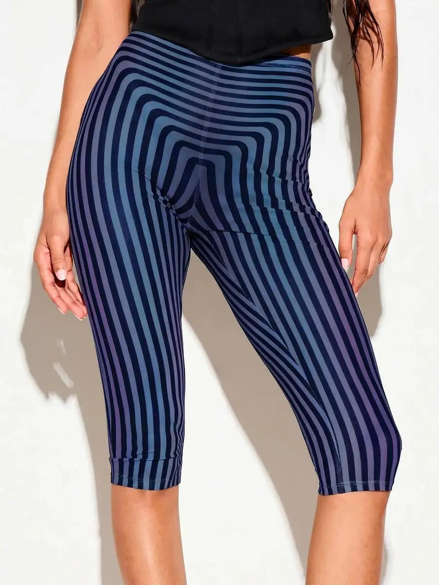 Capri Leggings With Optical Illusion Vertical Stripe Print And High Waist Fit