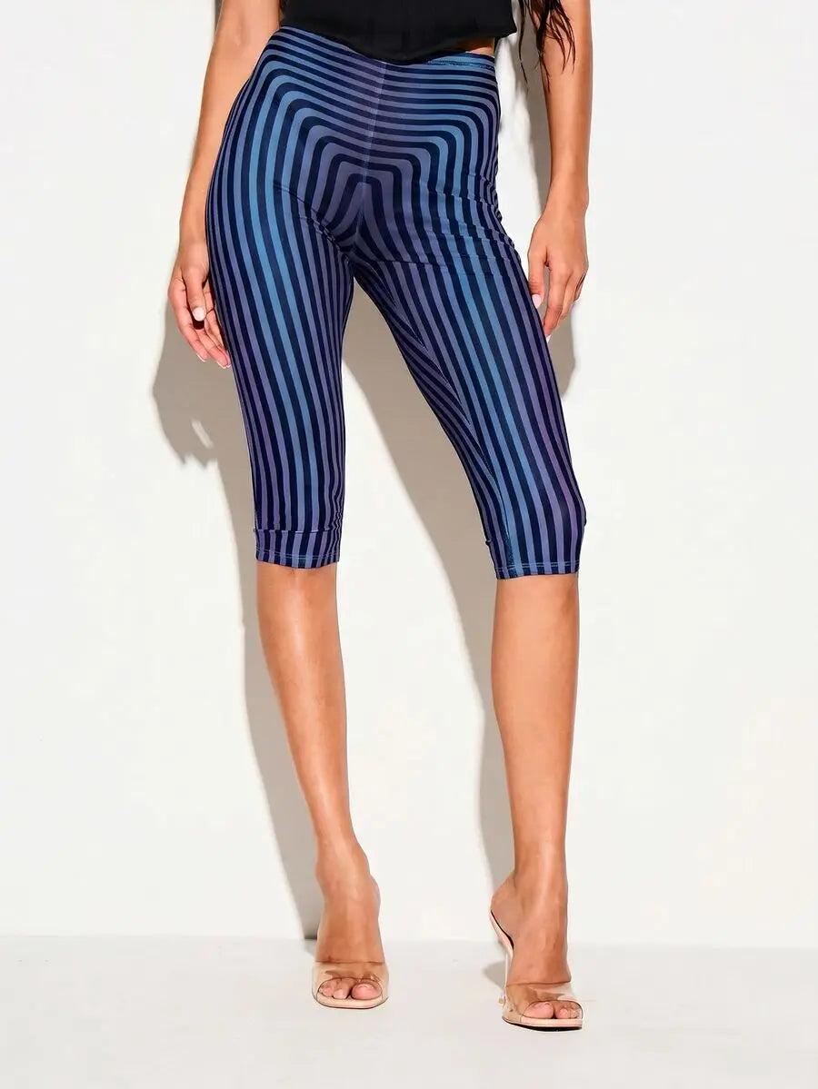Capri Leggings With Optical Illusion Vertical Stripe Print And High Waist Fit