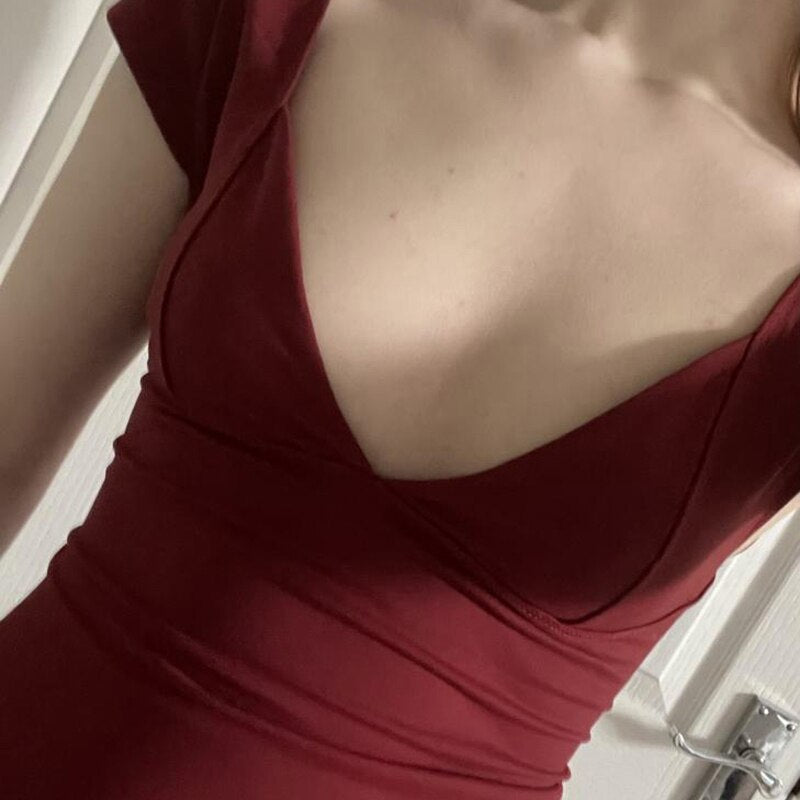 LYLA SLEEVELESS V NECK TOP