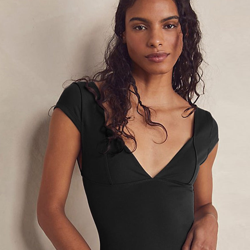 LYLA SLEEVELESS V NECK TOP